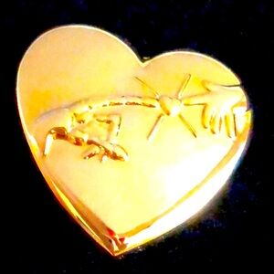 🌟HP🌟E.T. Heart Pin Collectible